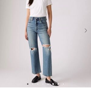 Levi’s Ribcage Distressed Straight Ankle Jeans Sz 26 button fly